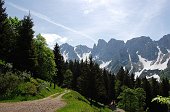 16 Il canale di salita visto dalla piazzola del rifugio